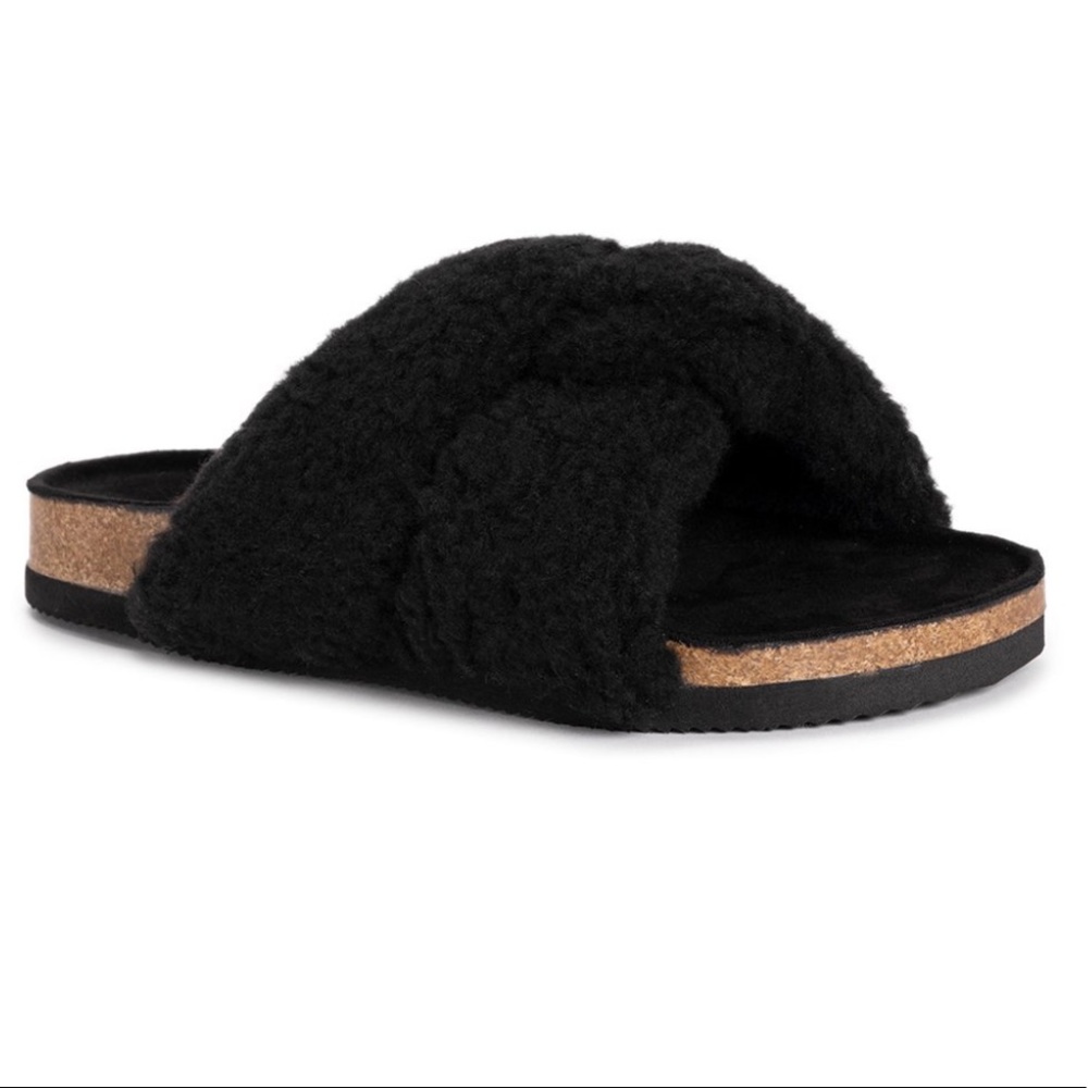Muk Luks black fuzzy slippers/slides. SZ. S-5/6. NWT - Picture 7 of 8